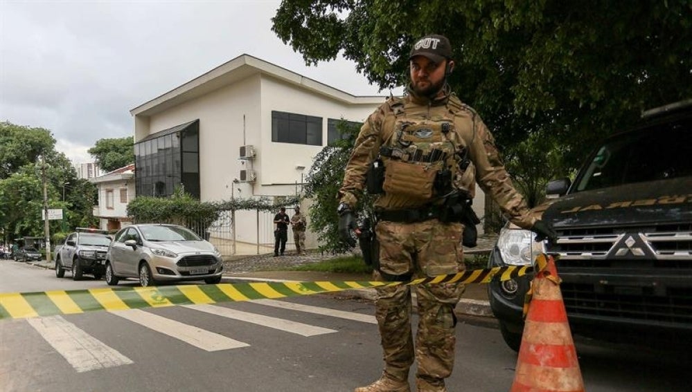 La policía brasileña registra la casa de Lula y otras propiedades de su familia