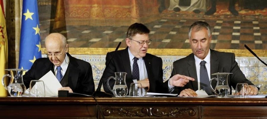 El president de la Generalitat, Ximo Puig, junto al profesor Santiago Grisolía y Emilio San Pio El president de la Generalitat, Ximo Puig, junto al profesor Santiago Grisolía y Emilio San Pio