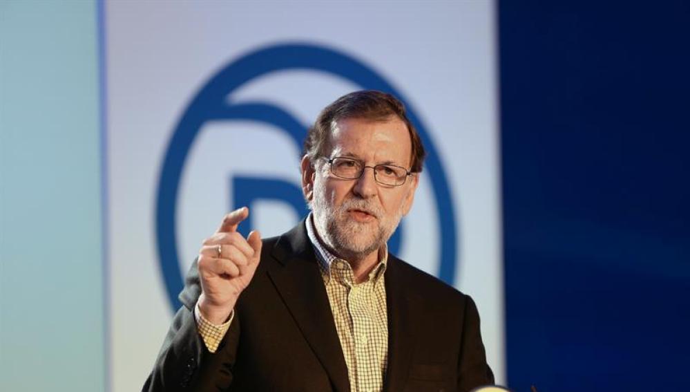  Rajoy clausura un acto con alcaldes y afiliados del PSOE de Salamanca