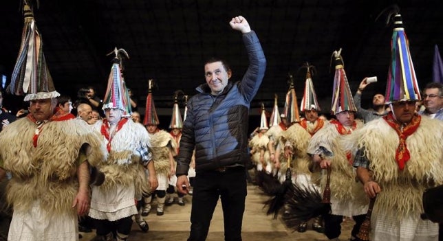 Amón indulta a Otegi por "perdonarnos la vida a los demás" Amón indulta a Otegi por "perdonarnos la vida a los demás"