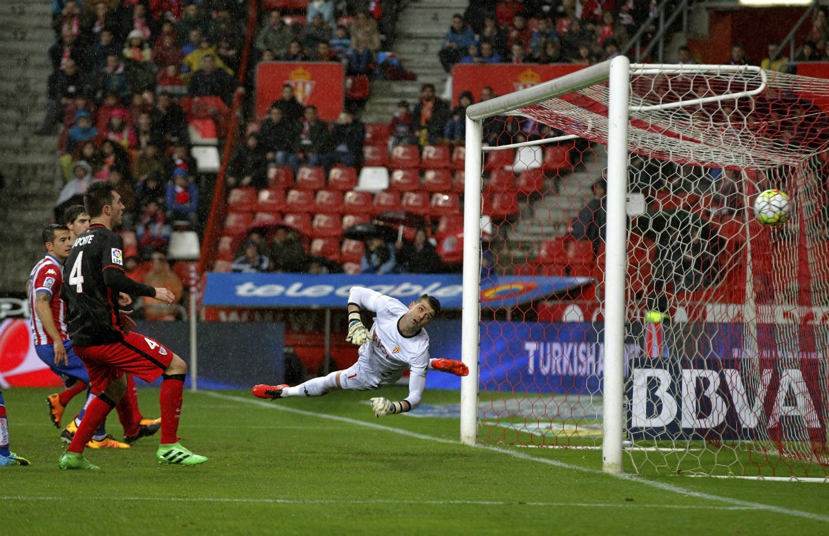 Sporting 0 - 2 Athletic. El Athletic se lleva los tres puntos en el Molinón Sporting 0 - 2 Athletic. El Athletic se lleva los tres puntos en el Molinón