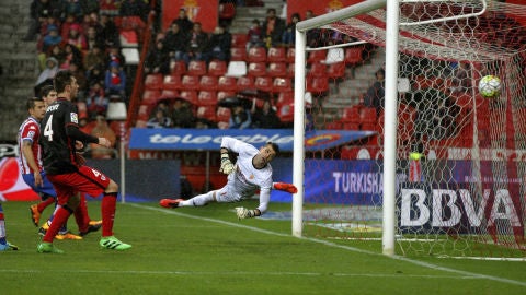 Cuellar encaja un gol con el Sporting