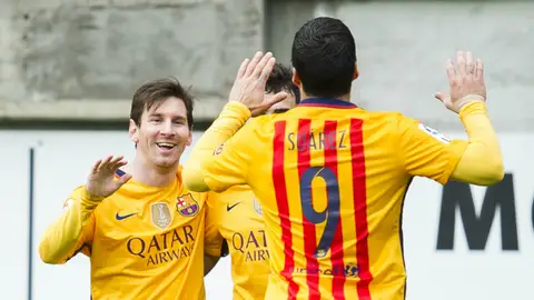 Felicitación entre Messi, Suárez y Munir Felicitación entre Messi, Suárez y Munir