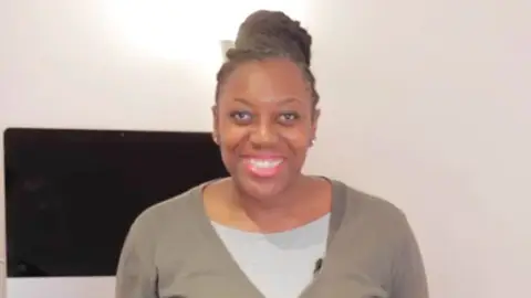 Desirée Bela-Lobedde en uno de los vídeos que sube a su canal de YouTube Desirée Bela-Lobedde en uno de los vídeos que sube a su canal de YouTube
