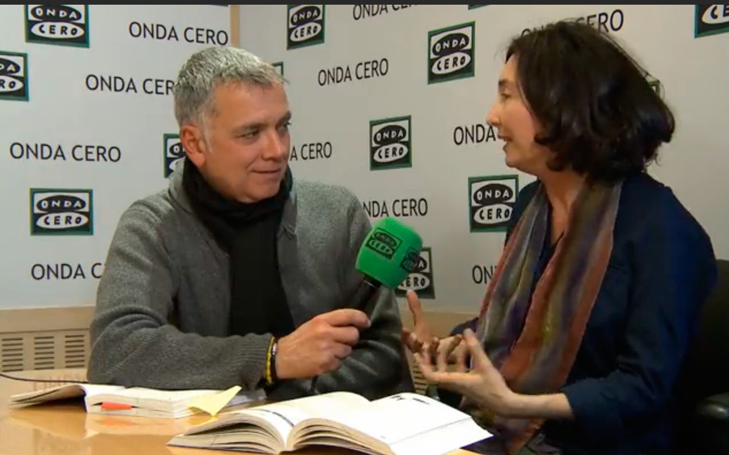 Elsa Punset explica cómo aumentar la autoestima con el bote de la felicidad Elsa Punset explica cómo aumentar la autoestima con el bote de la felicidad