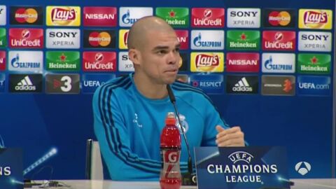 Pepe en rueda de prensa