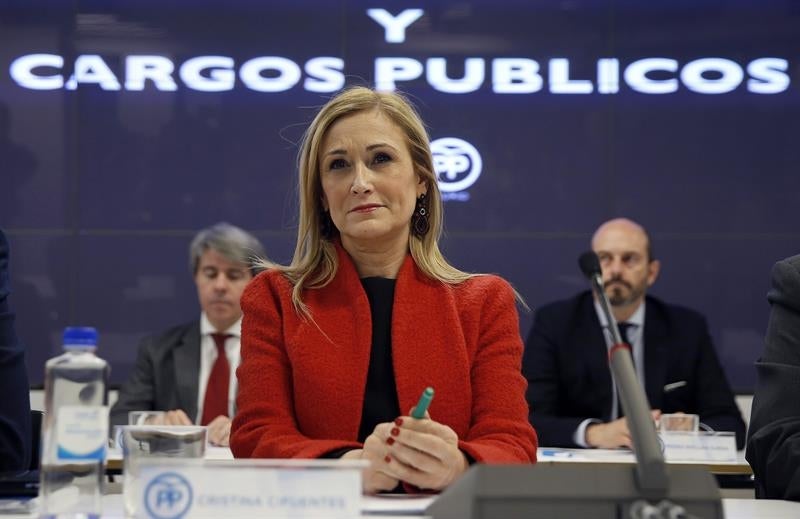 Cristina Cifuentes dejará la gestora si es candidata a presidir el PP de Madrid Cristina Cifuentes dejará la gestora si es candidata a presidir el PP de Madrid