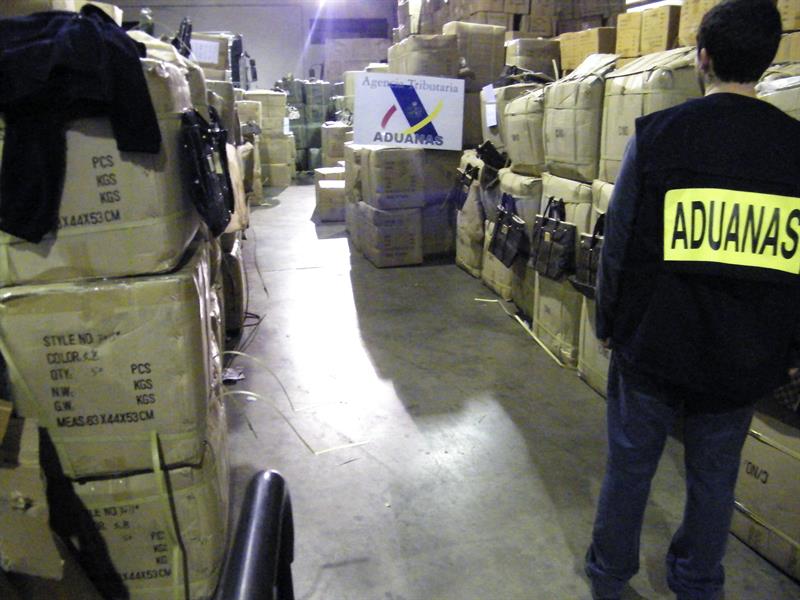 La Agencia Tributaria intervino 2,6 millones de productos falsificados en 2015 La Agencia Tributaria intervino 2,6 millones de productos falsificados en 2015