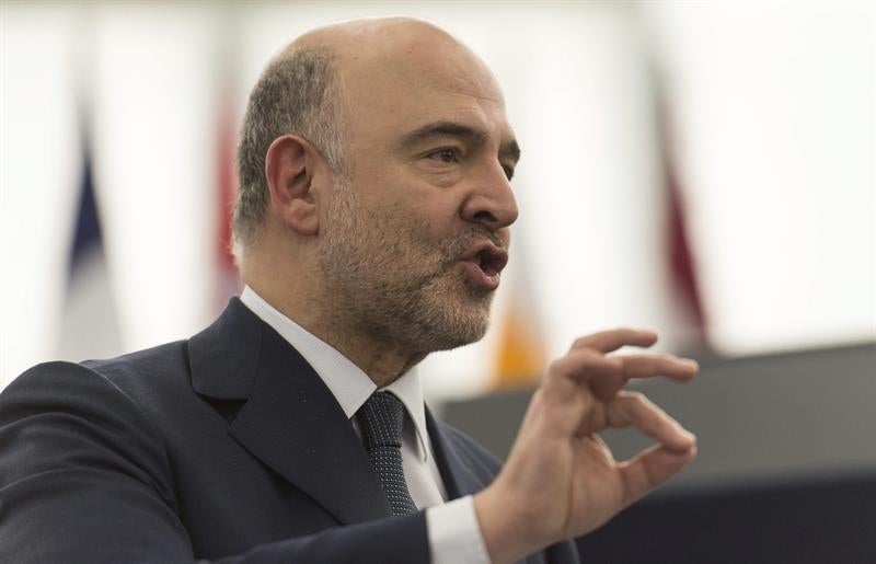 Bruselas expresa su malestar con España por el dato de déficit con el que cerró 2015 Bruselas expresa su malestar con España por el dato de déficit con el que cerró 2015
