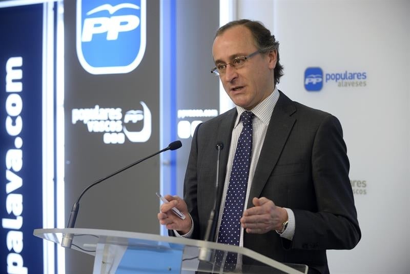 Alfonso Alonso afirma que EH Bildu "encabeza su lista con un miembro de ETA" Alfonso Alonso afirma que EH Bildu "encabeza su lista con un miembro de ETA"