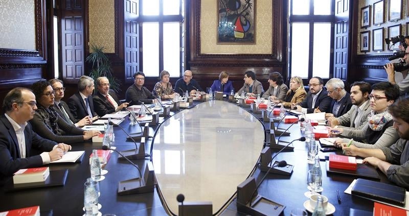 La Mesa del Parlament elude por cuarta vez la tramitación de ley del referéndum La Mesa del Parlament elude por cuarta vez la tramitación de ley del referéndum