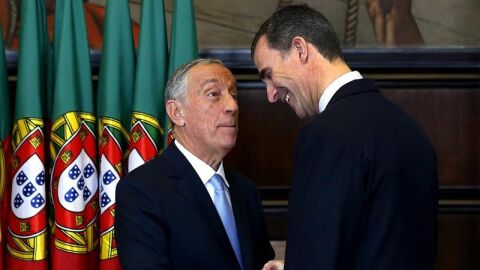 El nuevo presidente de la Rep&uacute;blcia de Portugal, Marcelo Rebelo de Sousa, con el rey Felipe VI