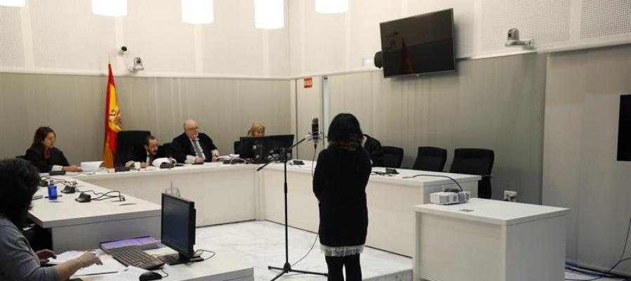 La mujer acusada de enaltecimiento del terrorismo declarando en la Audiencia Nacional La mujer acusada de enaltecimiento del terrorismo declarando en la Audiencia Nacional