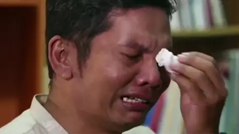 El infierno que vive la comunidad transgénero en Indonesia El infierno que vive la comunidad transgénero en Indonesia.