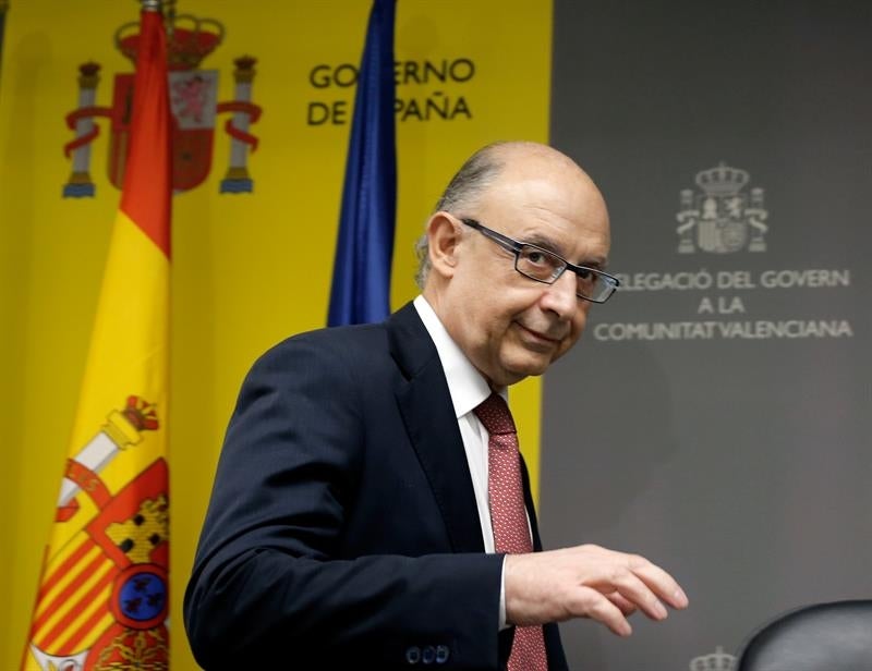 Montoro dice que la recaudación "va a menos" por la incertidumbre política que afecta a la economía Montoro dice que la recaudación "va a menos" por la incertidumbre política que afecta a la economía