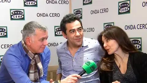 La última pregunta con Pablo Chiapella y Silvia Marsó Frame de la última pregunta de Juan Ramón Lucas con Pablo Chiapella y Silvia Marsó en Más de uno