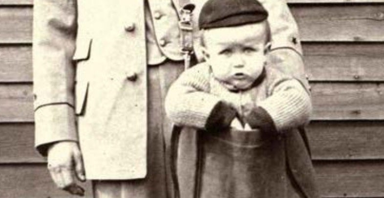 Historia de Javier Sanz: Esa época en la que mandaban niños por servicio postal Historia de Javier Sanz: Esa época en la que mandaban niños por servicio postal