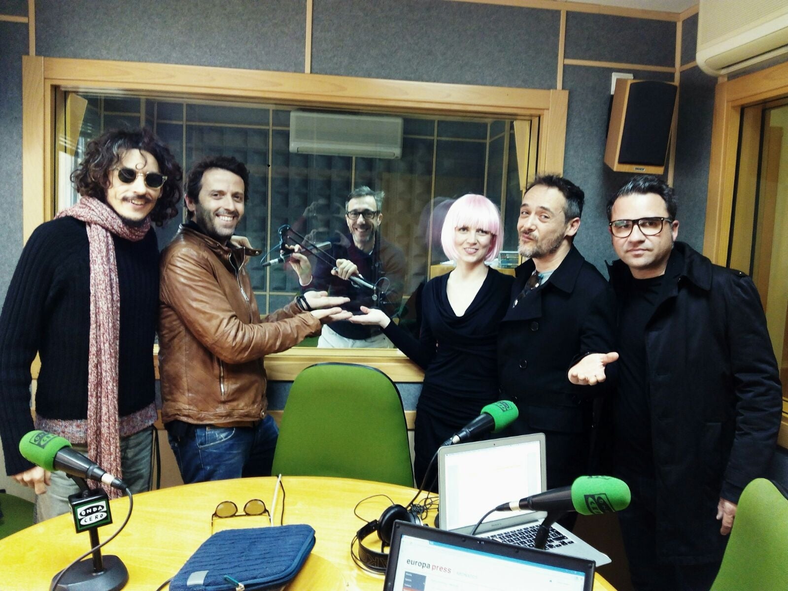 El Poeta Halley es el nuevo álbum de Love of Lesbian El Poeta Halley es el nuevo álbum de Love of Lesbian