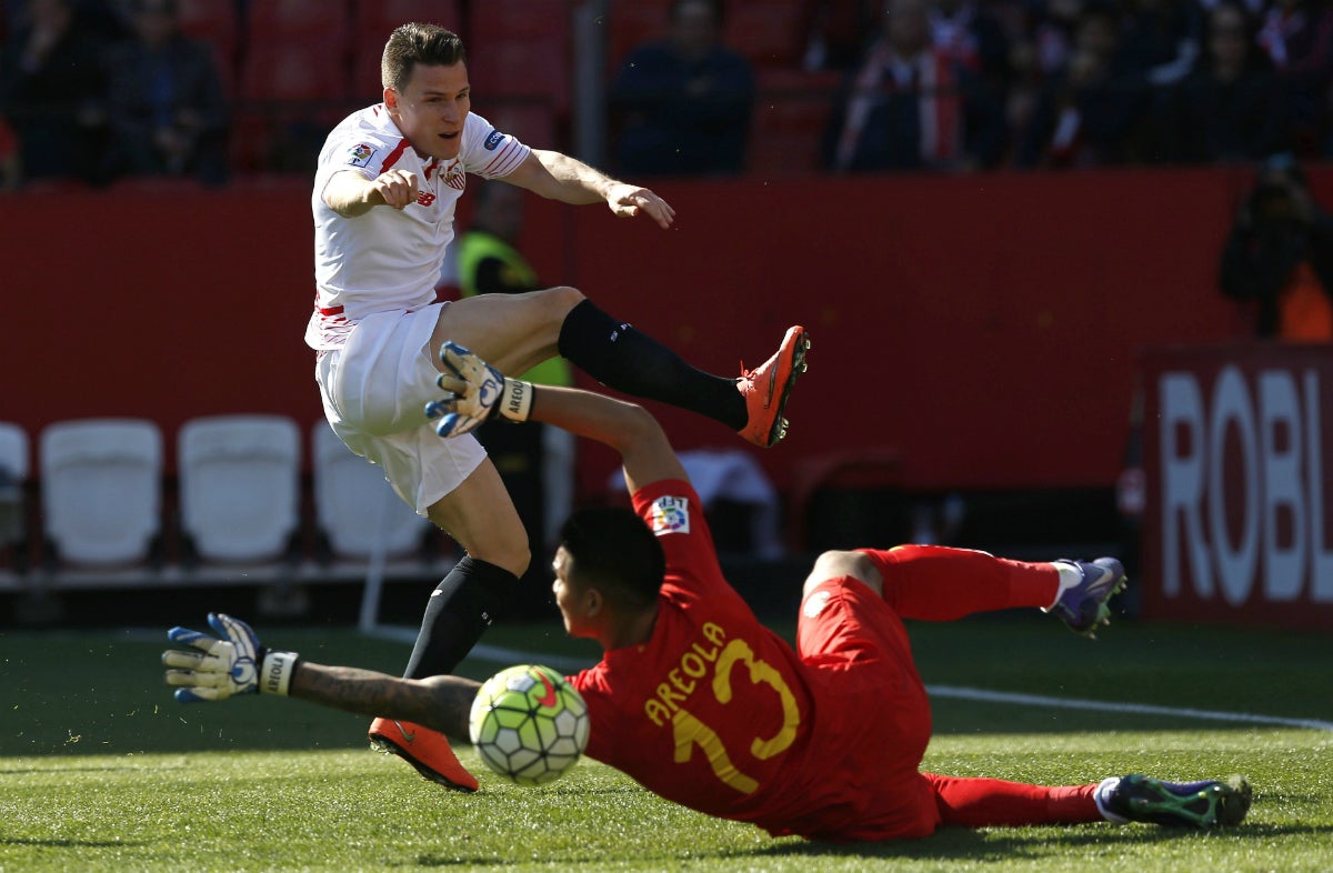 Sevilla 4 - 2 Villarreal. El Sevilla se impone y recorta distancias con el Villarreal Sevilla 4 - 2 Villarreal. El Sevilla se impone y recorta distancias con el Villarreal