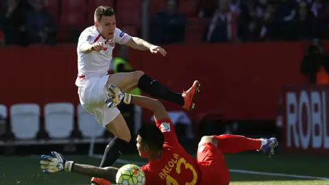 Kevin Gameiro tira a puerta ante la estirada de Areola Kevin Gameiro tira a puerta ante la estirada de Areola