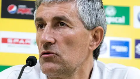 Setién en rueda de prensa. Setién en rueda de prensa.