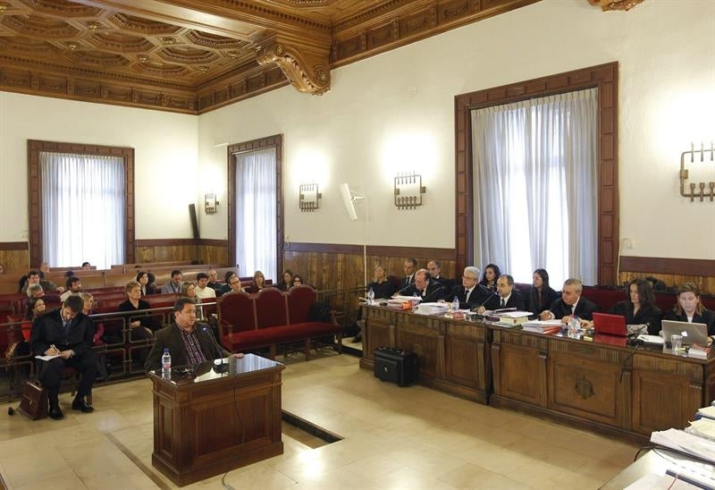 El juez levanta el secreto de sumario de la causa sobre el blanqueo en el PP de Valencia El juez levanta el secreto de sumario de la causa sobre el blanqueo en el PP de Valencia