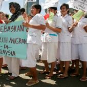 Mujeres pertenecientes al sector del servicio doméstico durante una manifestación en Malasia