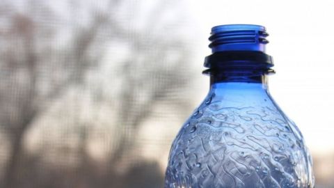 Botella de pl&aacute;stico