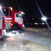 Bomberos y ambulancias acuden al lugar del siniestro Bomberos y ambulancias acuden al lugar del siniestro