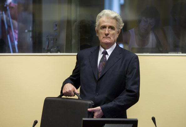 La corte de la ONU eleva la condena del exlíder serbobosnio Karadzic a cadena perpetua La corte de la ONU eleva la condena del exlíder serbobosnio Karadzic a cadena perpetua