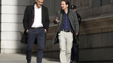 Pablo Iglesias y Pedro S&aacute;nchez, en su llegada al Congreso