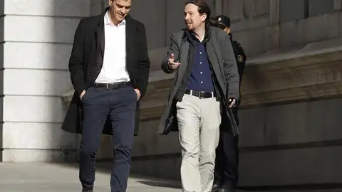 Pablo Iglesias y Pedro Sánchez, en su llegada al Congreso Pablo Iglesias y Pedro Sánchez, en su llegada al Congreso