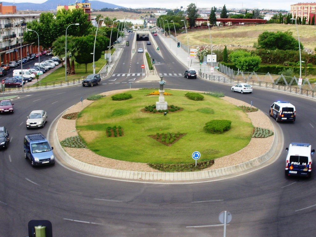 Mesa de redacción: Dos de cada tres españoles tienen problemas serios en las rotondas Mesa de redacción: Dos de cada tres españoles tienen problemas serios en las rotondas