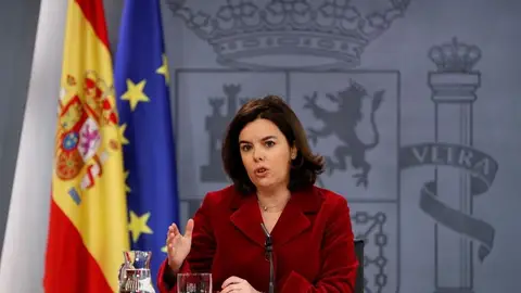 La vicepresidenta del Gobierno en funciones, Soraya Sáenz de Santamaría, durante la rueda de prensa posterior al Consejo de Ministros La vicepresidenta del Gobierno en funciones, Soraya Sáenz de Santamaría, durante la rueda de prensa posterior al Consejo de Ministros