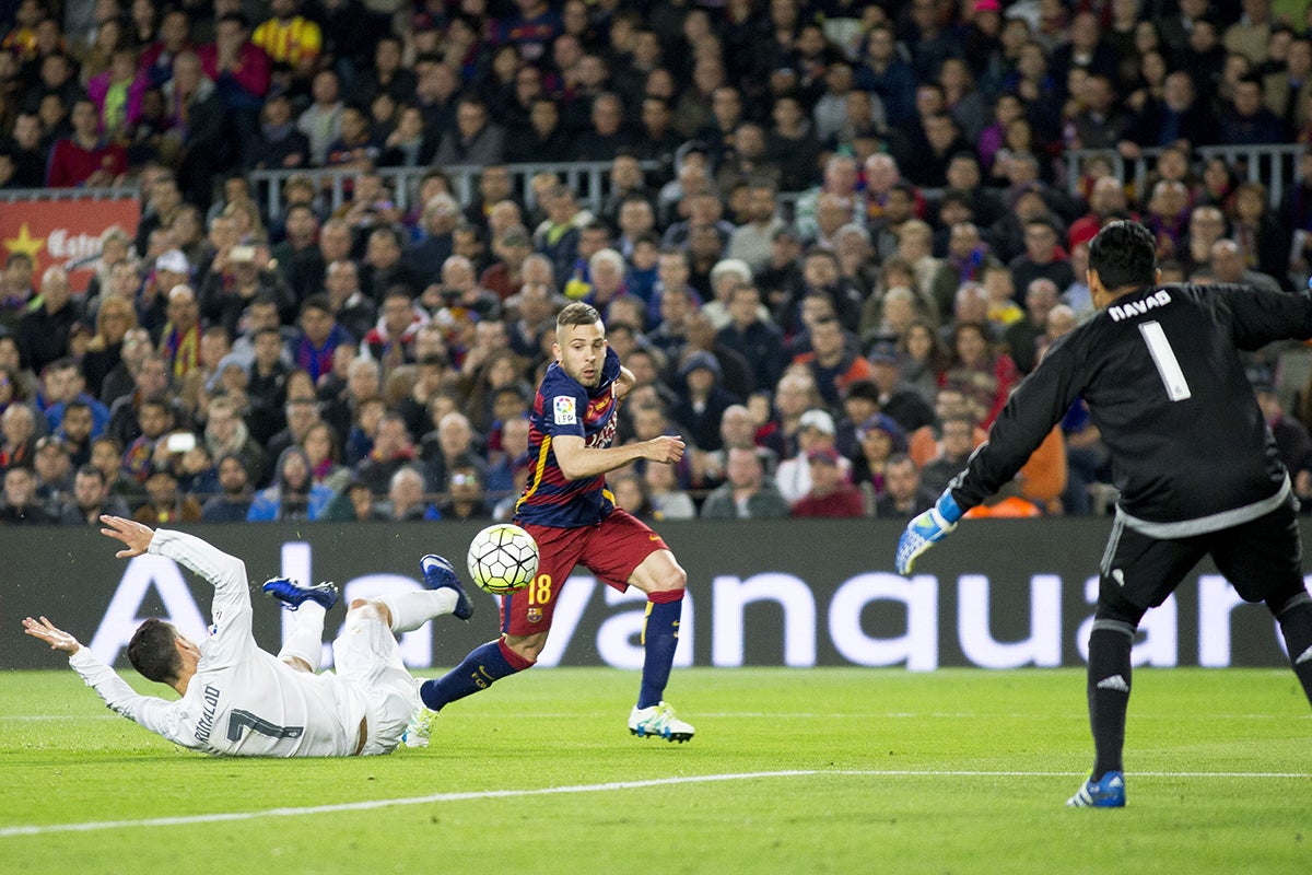 Barcelona 1 - 2 Real Madrid. Cristiano consigue el Clásico para el Madrid Barcelona 1 - 2 Real Madrid. Cristiano consigue el Clásico para el Madrid