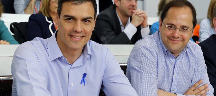 Pedro Sánchez y César Luena, en el Comité Federal del PSOE Pedro Sánchez y César Luena, en el Comité Federal del PSOE