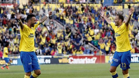 Figueroa y Castellano celebran la victoria de Las Palmas