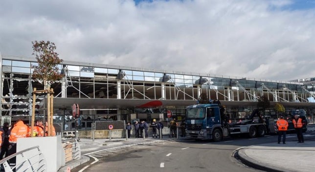El aeropuerto de Bruselas retoma su actividad comercial 12 días después de los atentados El aeropuerto de Bruselas retoma su actividad comercial 12 días después de los atentados