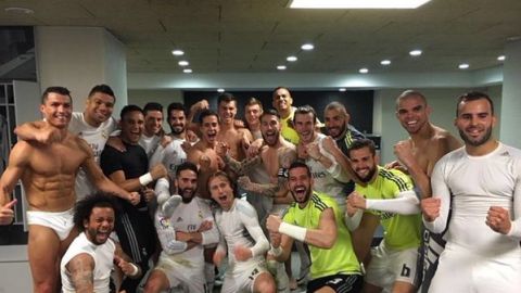 Los jugadores del Real Madrid celebran el triunfo en el Cl&aacute;sico