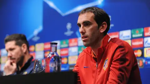 Diego Godín en rueda de prensa Diego Godín en rueda de prensa