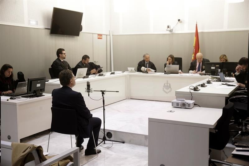 El exembajador de España en Finlandia dice que había una "cuenta B" para alcohol y tabaco El exembajador de España en Finlandia dice que había una "cuenta B" para alcohol y tabaco