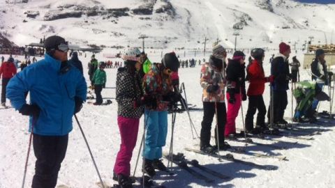 Europa FM junto a Onda Cero y Melod&iacute;a FM en colaboraci&oacute;n con la Estaci&oacute;n de Esqu&iacute; de Alto Campoo celebra la I Esquiada para Novatos