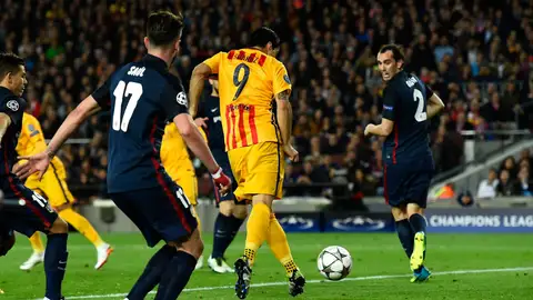 Suárez, chutando y poniendo el 1-1 Suárez, chutando y poniendo el 1-1