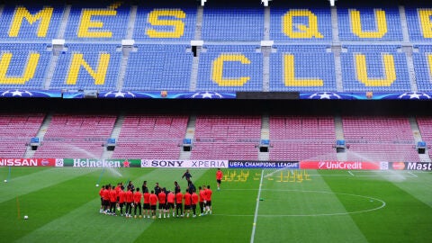 El Atl&eacute;tico de Madrid entrenando en el Camp Nou