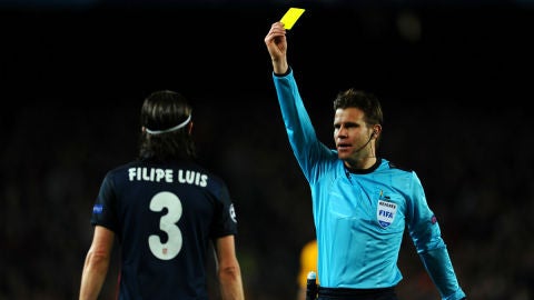 Amarilla a Filipe Luis