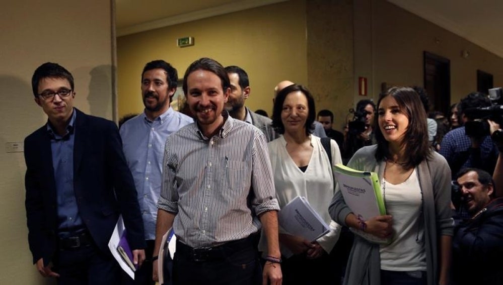 El equipo negociador de Podemos encabezado por su líder, Pablo Iglesias