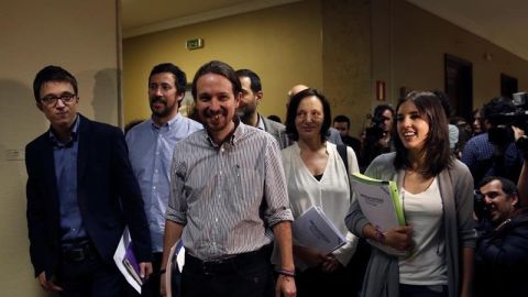 El equipo negociador de Podemos encabezado por su l&iacute;der, Pablo Iglesias