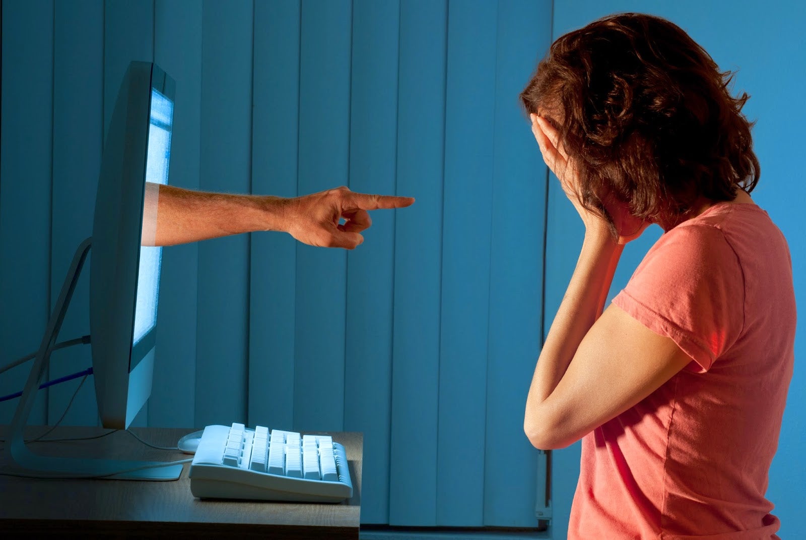 Recomiendan a los padres que controlen la actividad online de sus hijos para evitar el ciberacoso Recomiendan a los padres que controlen la actividad online de sus hijos para evitar el ciberacoso