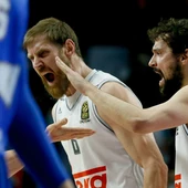 Nocioni y Llull celebran una canasta del Real Madrid Nocioni y Llull celebran una canasta del Real Madrid