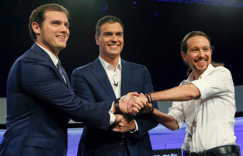 Tertulia: El pacto entre Albert Rivera, Pedro Sánchez y Pablo Iglesias para derogar la ley de las pensiones del PP Tertulia: El pacto entre Albert Rivera, Pedro Sánchez y Pablo Iglesias para derogar la ley de las pensiones del PP